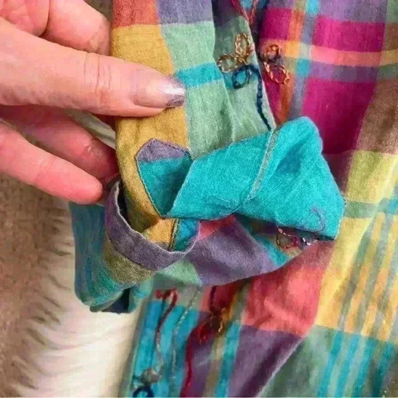 Liz & Co 90’s Rainbow Plaid Button Down with Wavy Floral Embroidery Small - Picture 3 of 9
